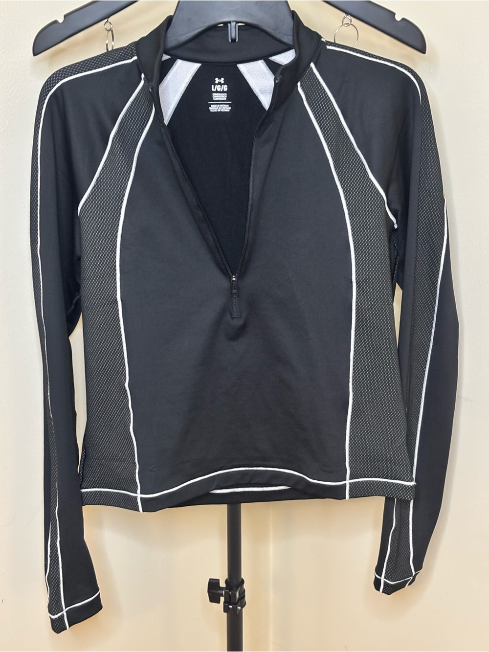 Under Armour Black Activewear Set 1/2 Zip Top & Piping Leggings - Picture 4 of 8
